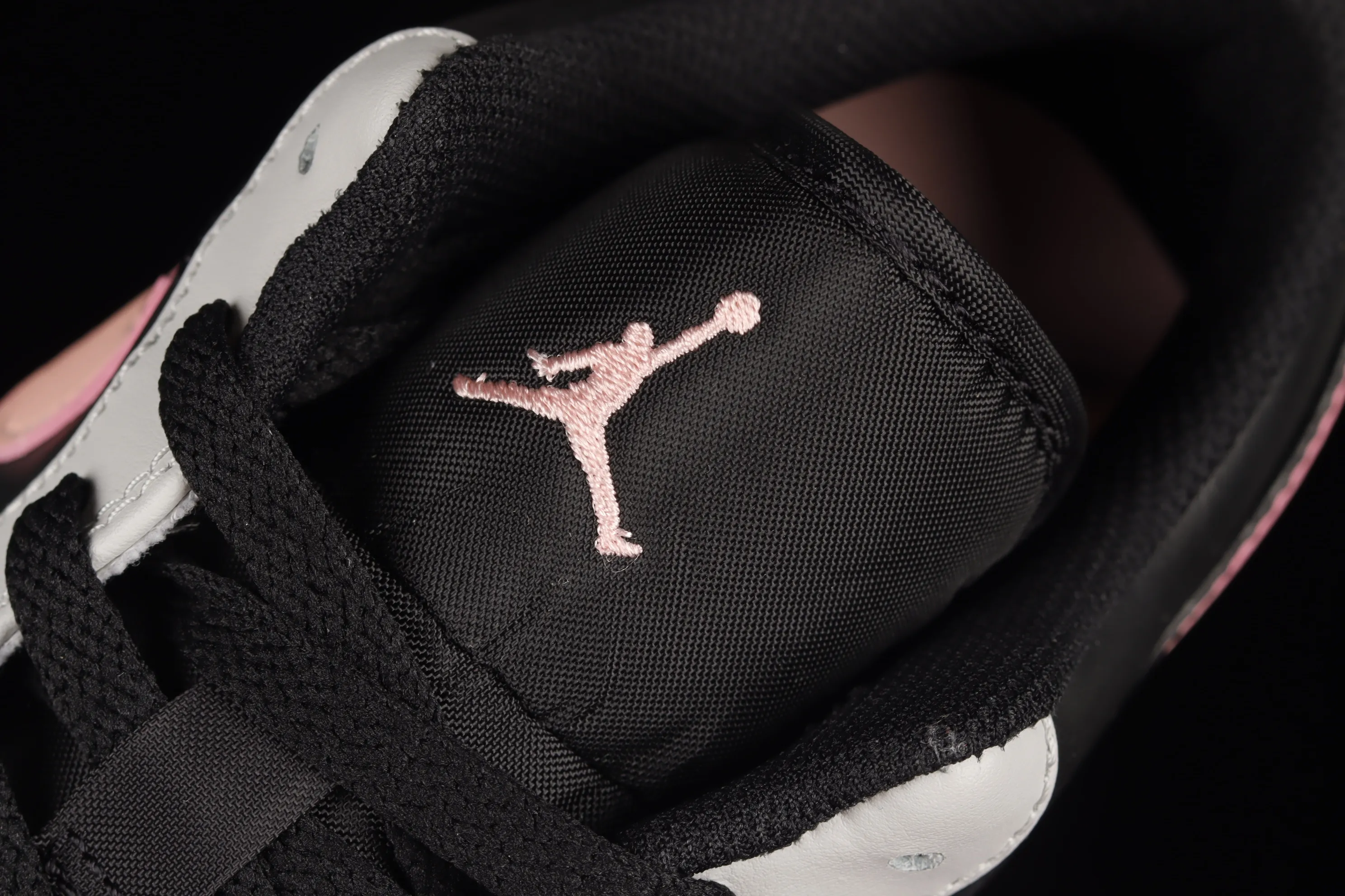 All categories Air Jordan Jordan series basketball shoes Air Jordan 1 Low G version pure original Air Jordan 1 Low AJ1 Joe 1 white black pink sports culture basketball shoes 553558-062